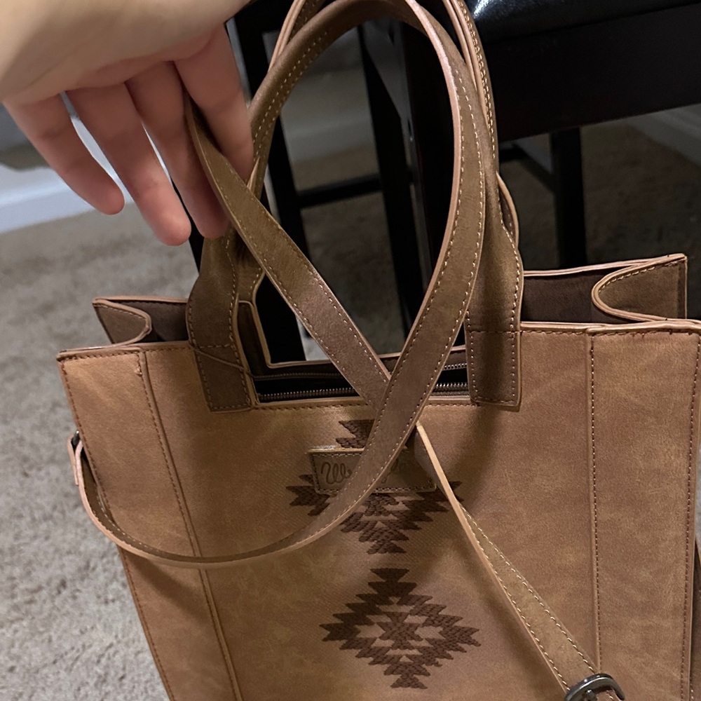 Wrangler Tan Tote with Geometric Embroidery - Picture 3 of 7